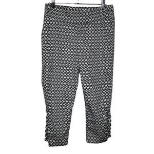 Venus Diamond print Capri Pants size 6 black white